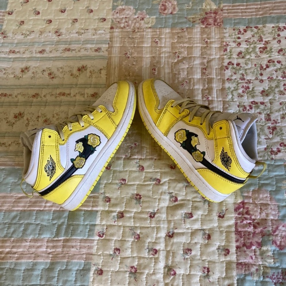 Air Jordan 1 Mid SE Dynamic Yellow Floral AV5173-700 Size 13.5 C - Picture 11 of 13